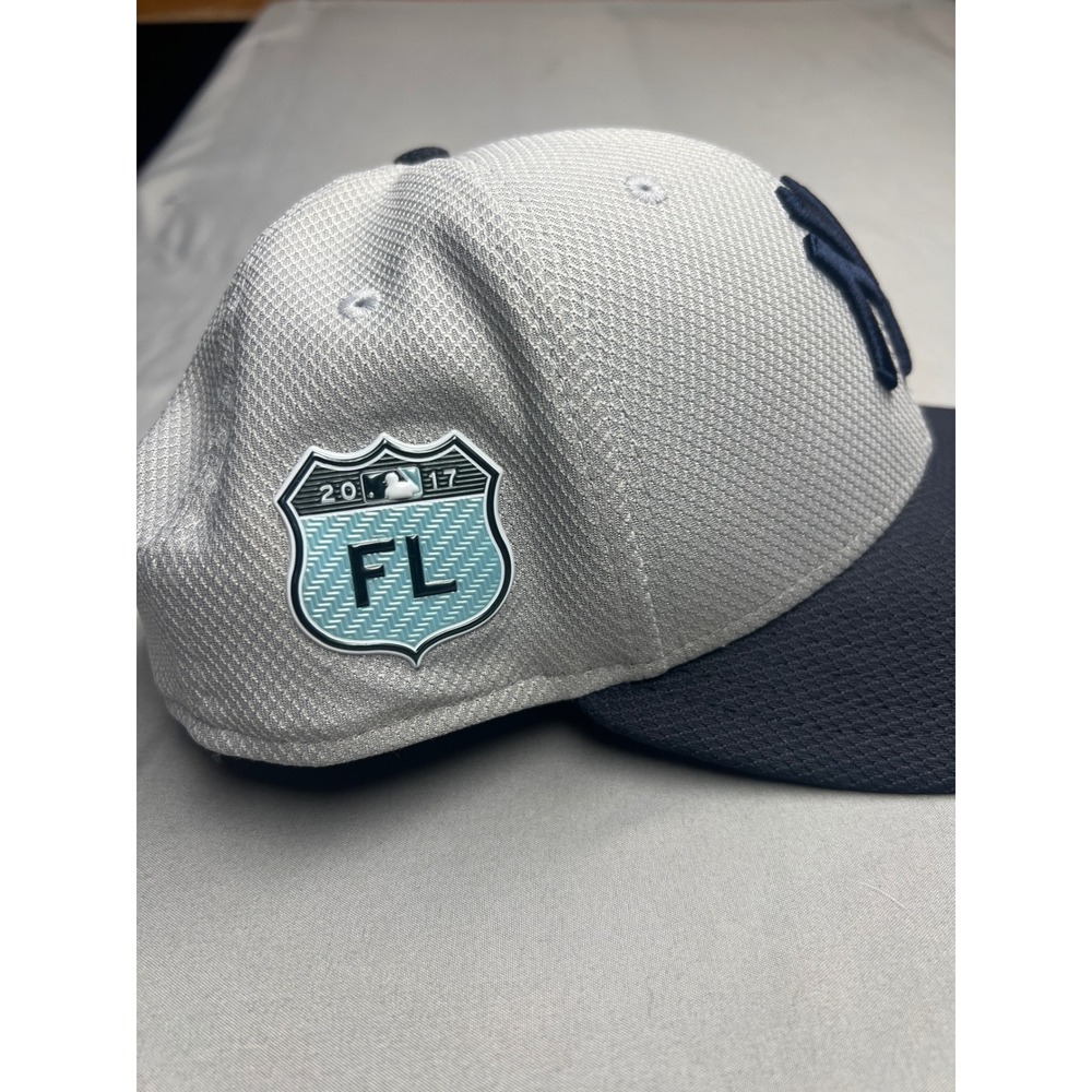 New Era 59FIFTY New York Yankees 2017 Spring Training Hat Grey Navy Size 8 - Picture 3 of 4